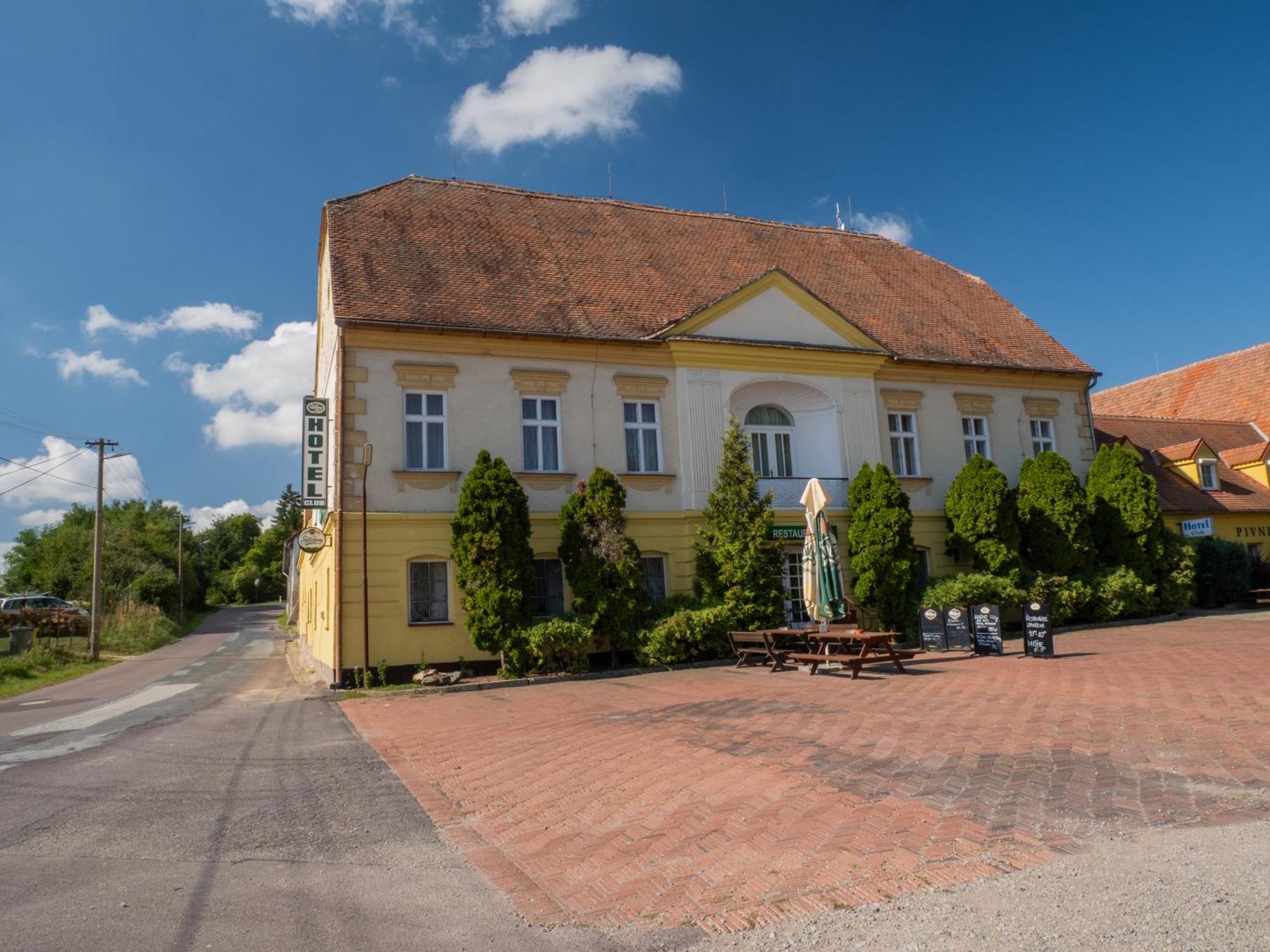 Hotel Club Vranovská Ves Екстериор снимка